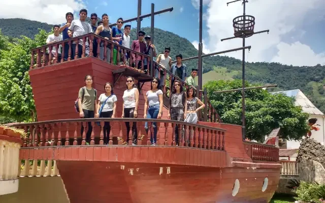 Tour escolares en Pozuzo